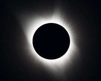 2017年日全食期间的日冕图像.